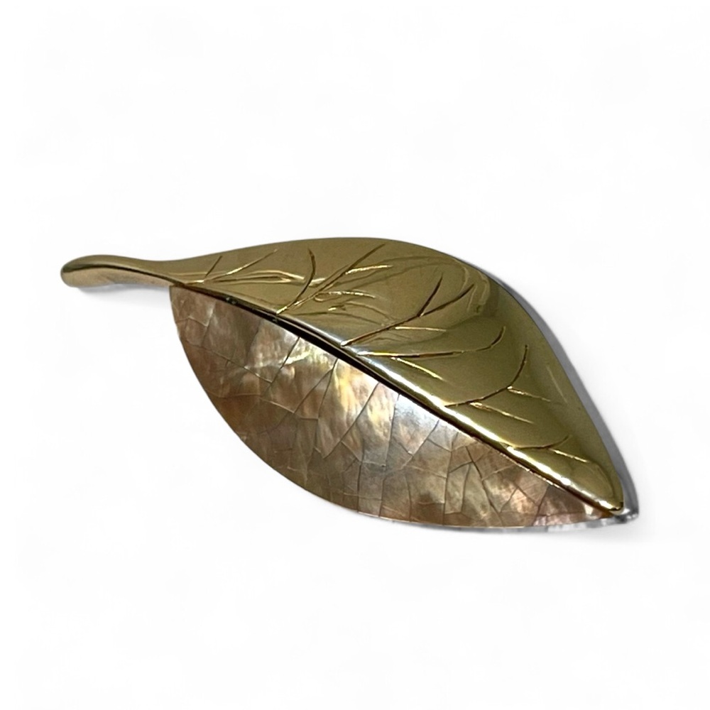 ❤️ Vintage Liz Claiborne Gold Tone and Pearl Leaf Brooch